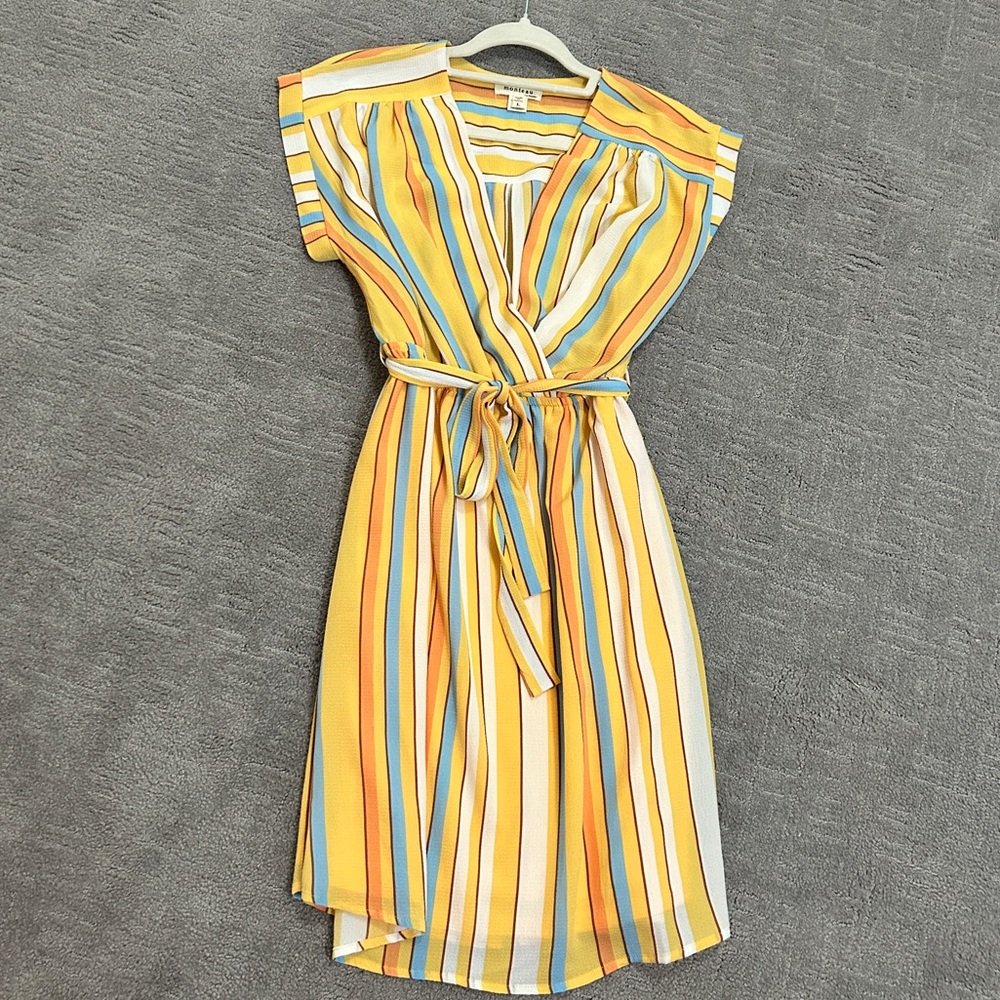 Like new! Yellow stipe Monteau dress. Size Large.